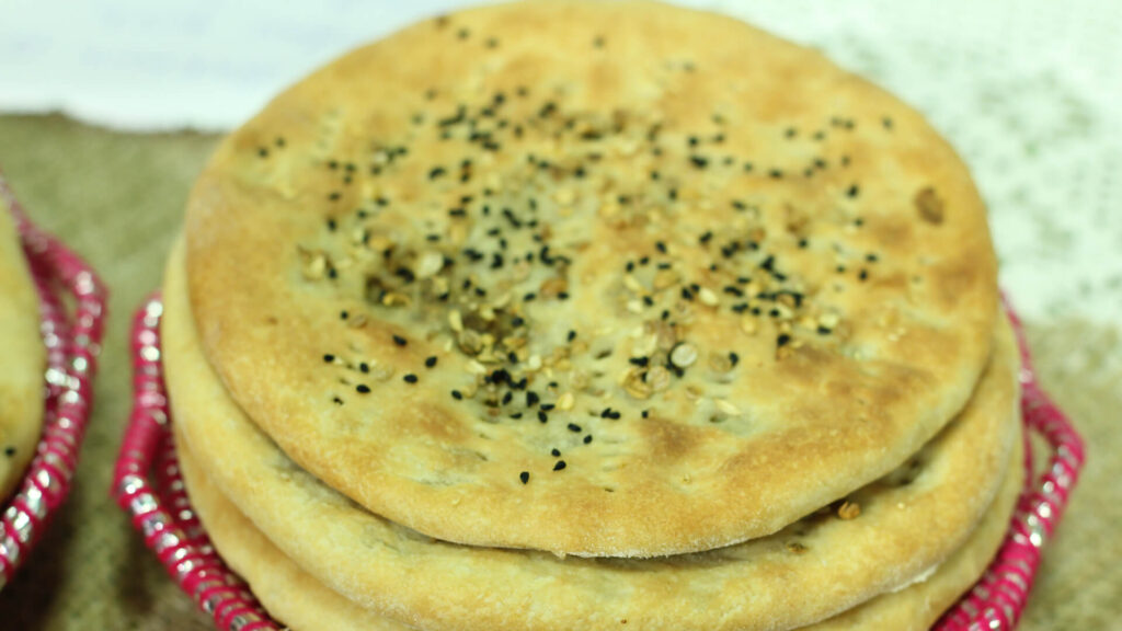 Aalu Kulcha Recipe | Lazzat