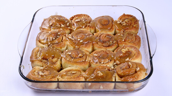 Caramel Cinnamon Rolls Recipe | Lazzat