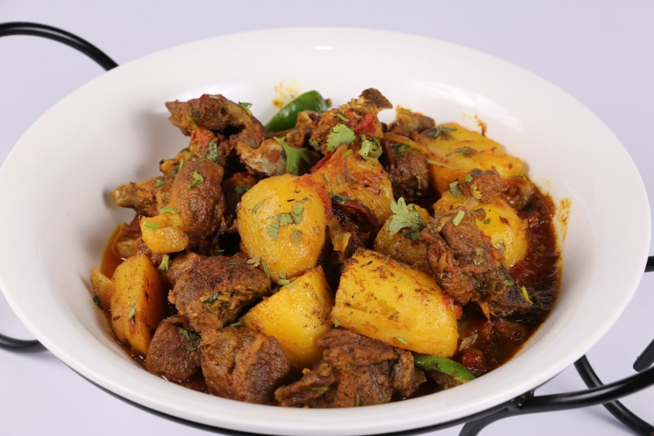 Sabut Masala Aalu Gosht Recipe | Tarka