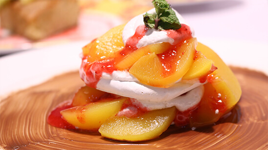 Peach Pavlova Recipe | Lively Weekends